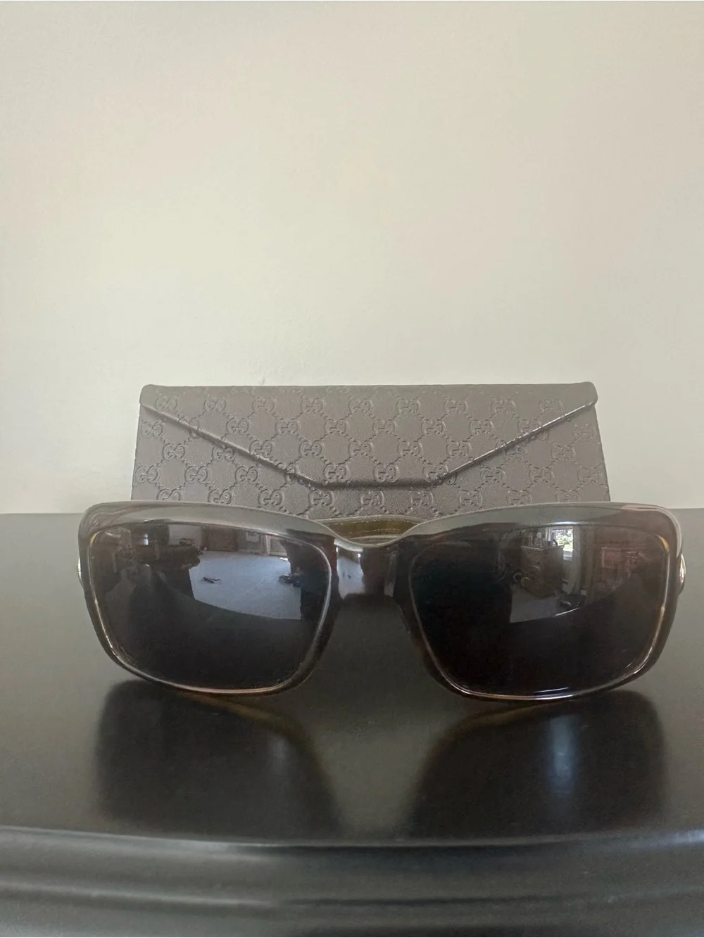 Authentic Gucci Sunglasses Temple with Monogram Case